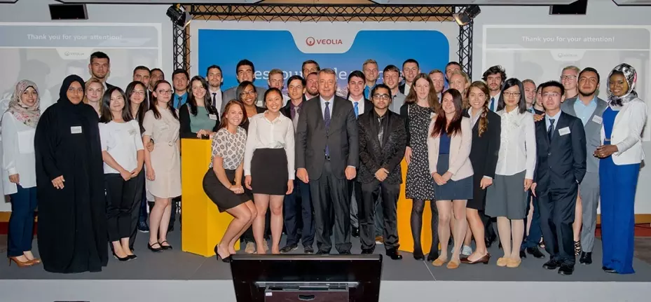 必威官方首页官网电话查询号码 暑期学校