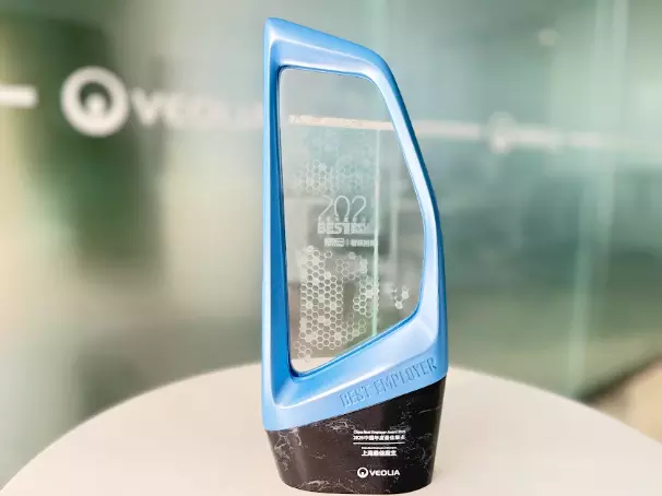 必威官方首页官网电话查询号码中国荣获“2025中国年度上海最佳雇主50强”-插图